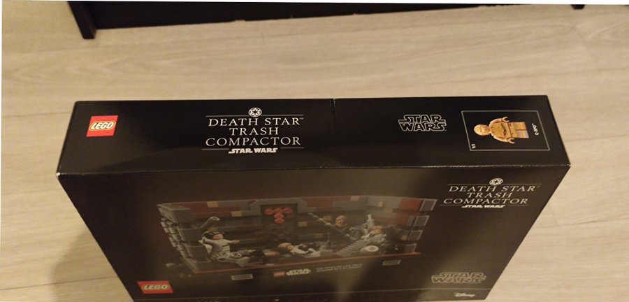 LEGO Star Wars Death Star Trash Compactor 75339 oöppnad