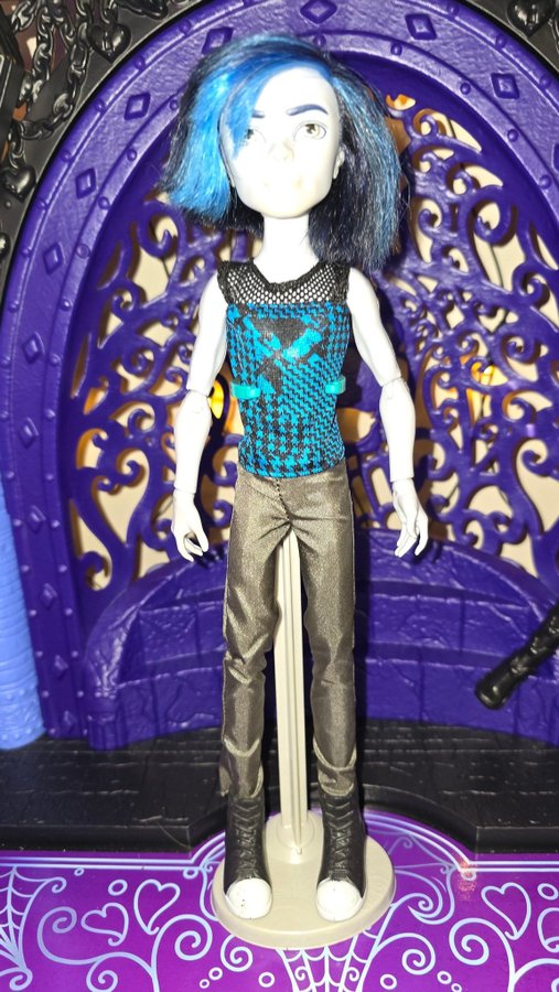 Monster High - Billy - begagnad *nya kläder*