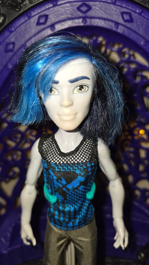 Monster High - Billy - begagnad *nya kläder*