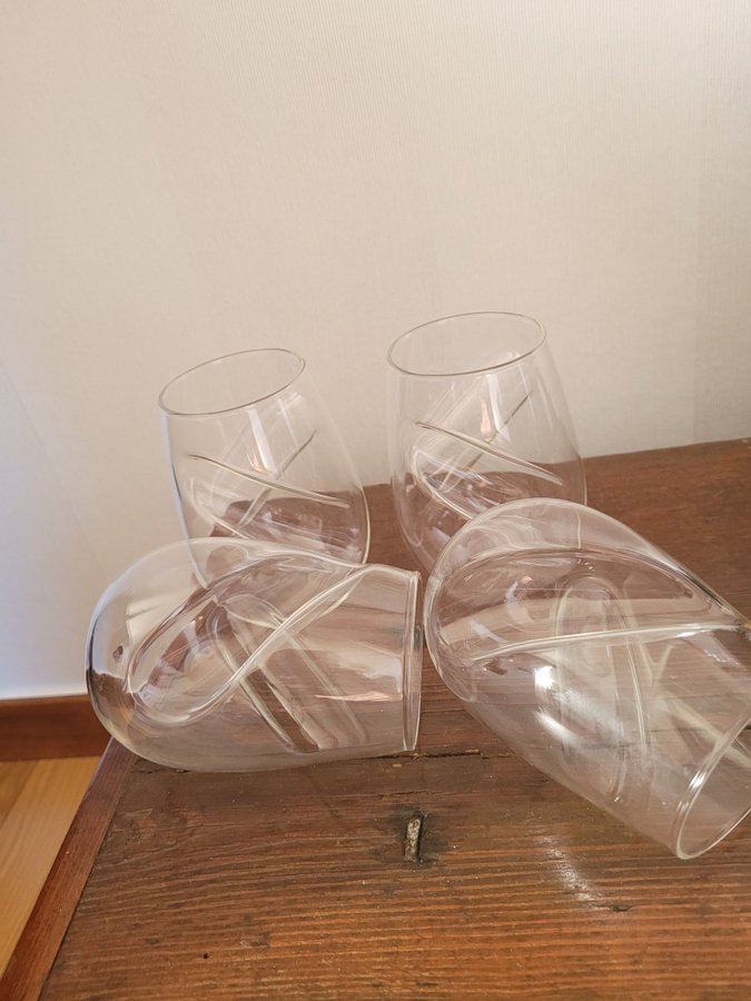 Final Touch Conundrum 4-Pack Vinglas Klart Glas i Toppen Skick / Nyskick.