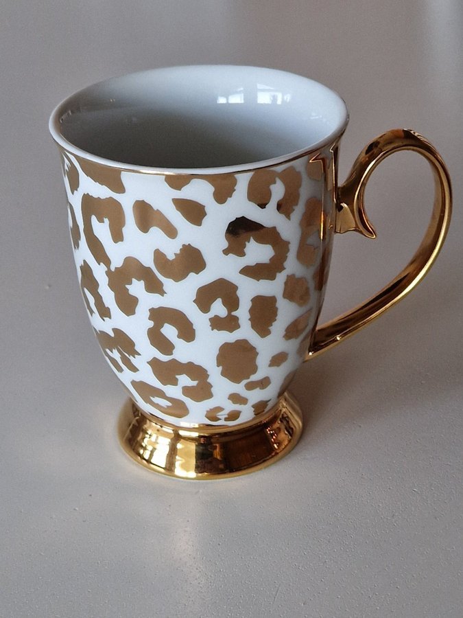 Mugg med dekor i 24 karat guld Hilke Cristina Re designs