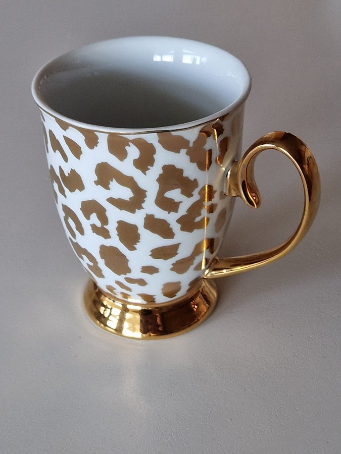 Mugg med dekor i 24 karat guld Hilke Cristina Re designs