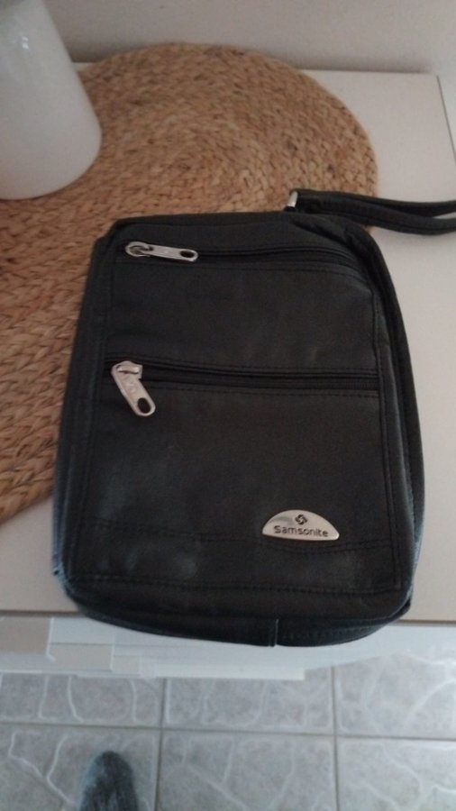 Samsonite hip square