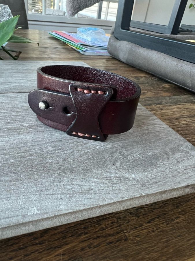 Prisförslag nytt snyggt läderarmband