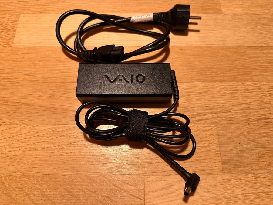 Sony Vaio VGP-AC19V32 Laptop Adapter Laddare