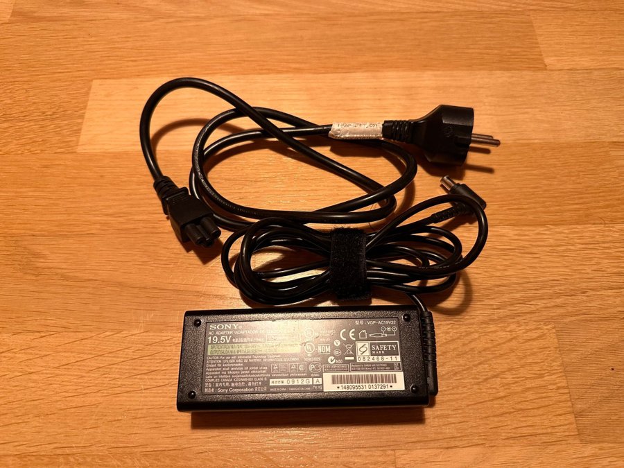 Sony Vaio VGP-AC19V32 Laptop Adapter Laddare