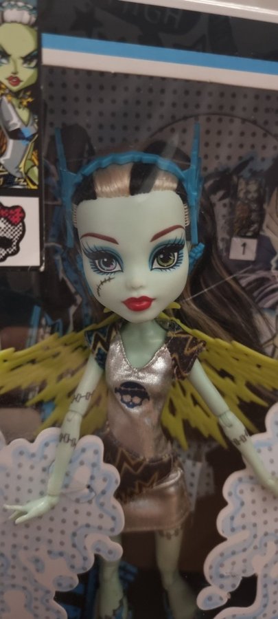 Monster high - power ghouls - frankie stein / voltagous