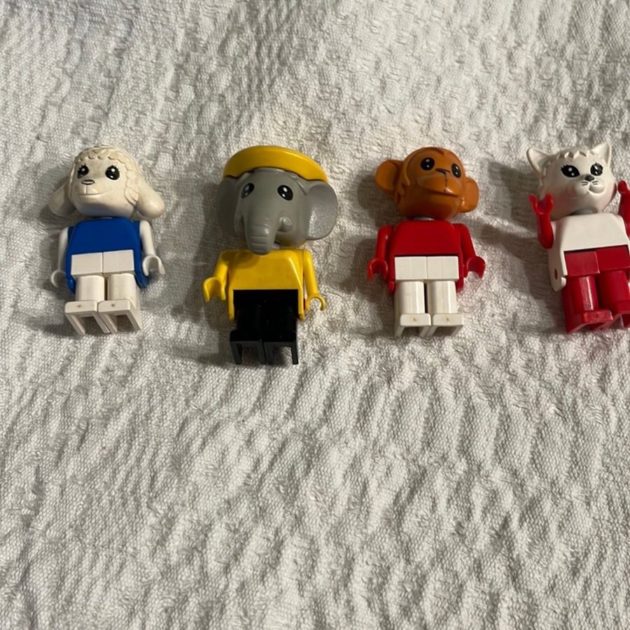 4 st LEGO figurer - Får, Elefant, Apa och Katt