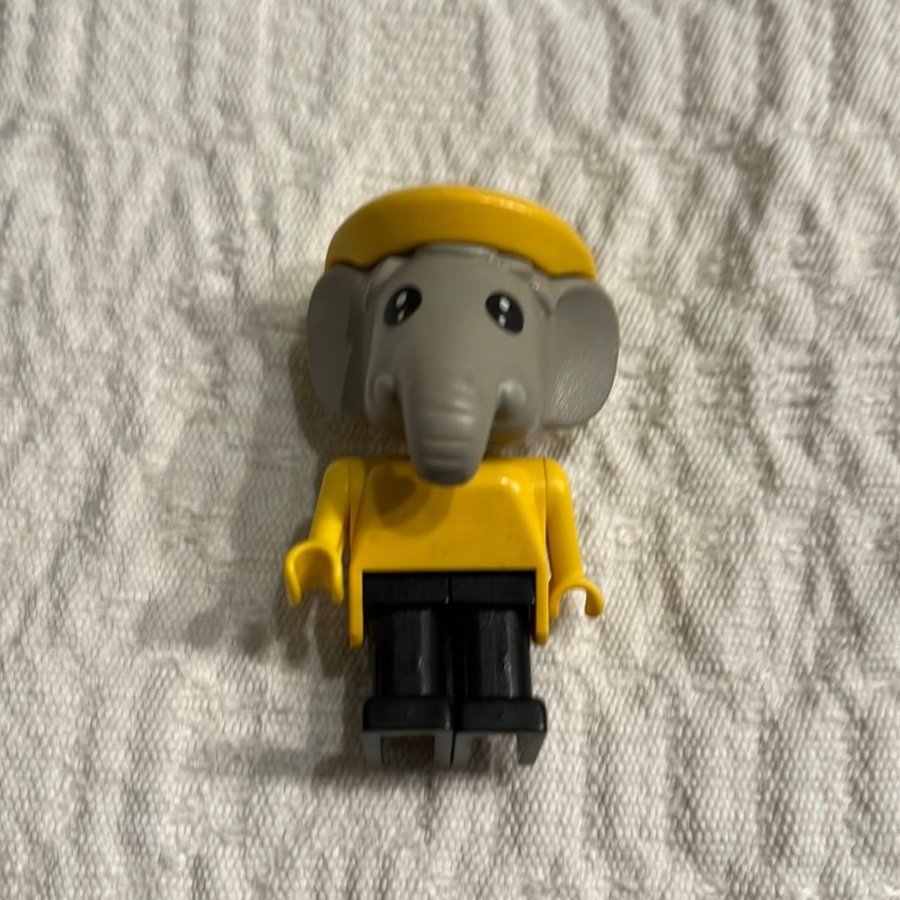 4 st LEGO figurer - Får, Elefant, Apa och Katt