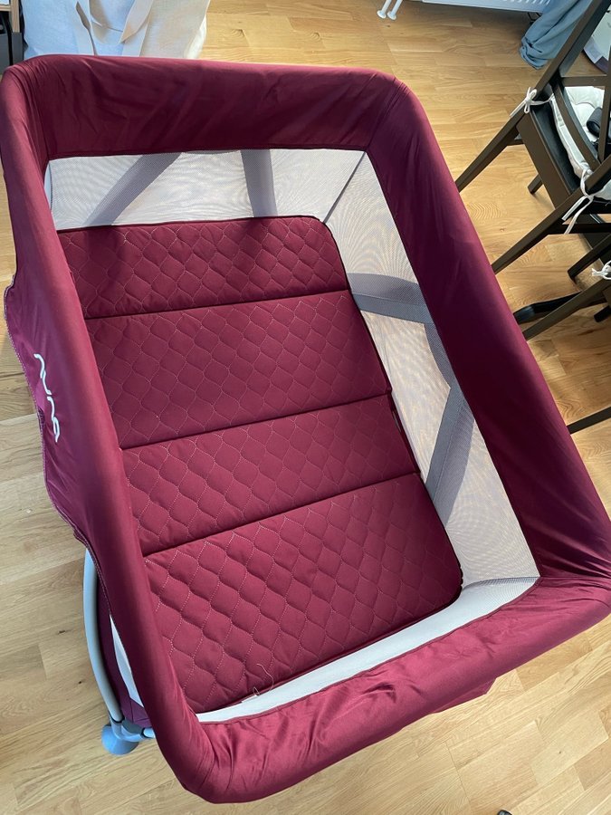 Nuna Sena Travel Cot