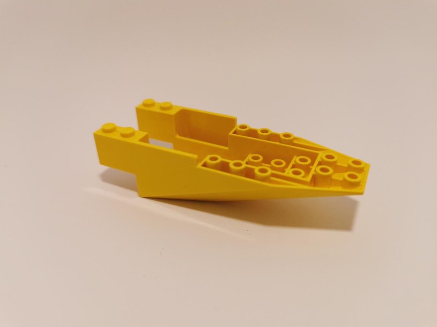 Lego - underdel - cockpit - 11x4x2 2/3 - part 6058 - gul