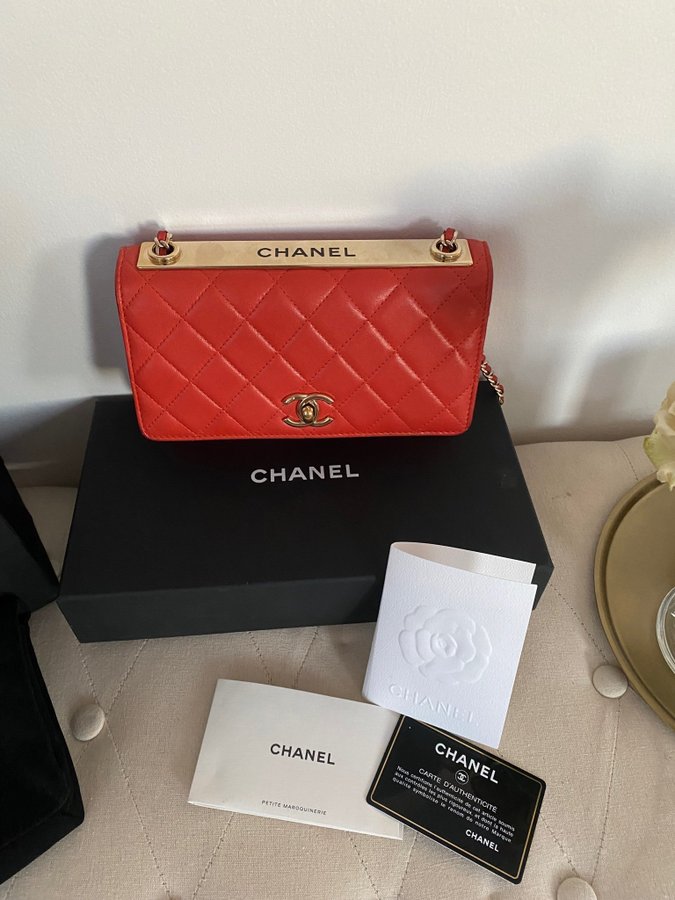 Chanel trendy cc wallet on chain