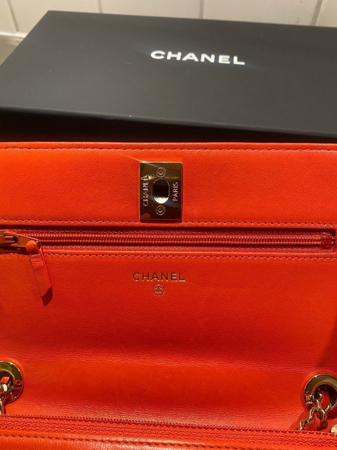 Chanel trendy cc wallet on chain