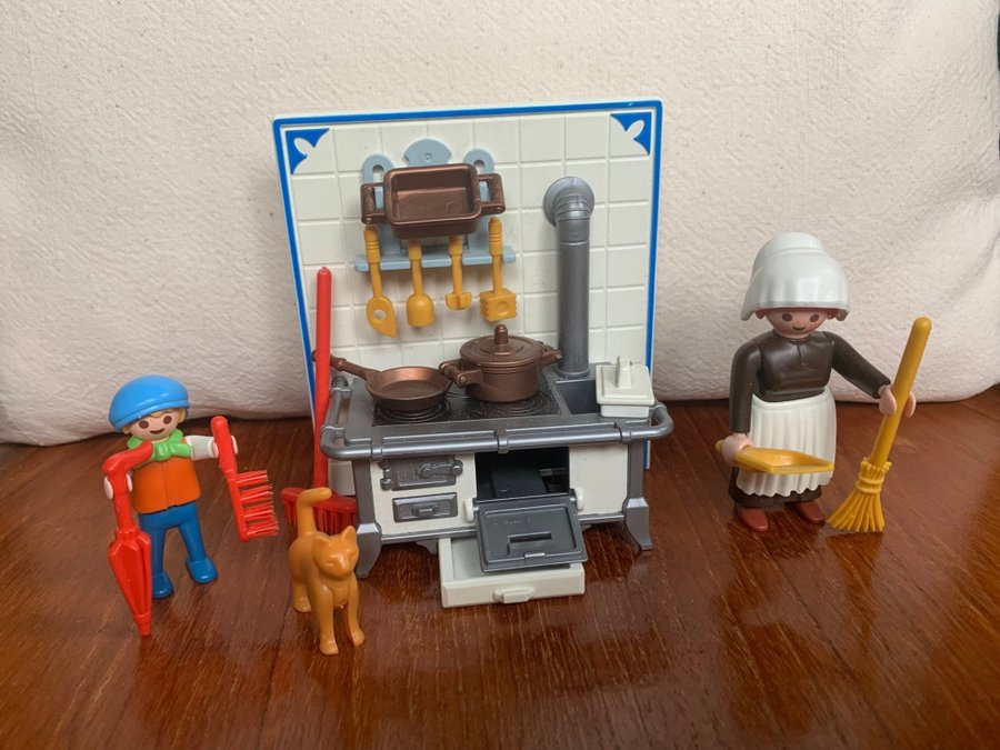 Playmobil kök med tillbehör i fint skick.