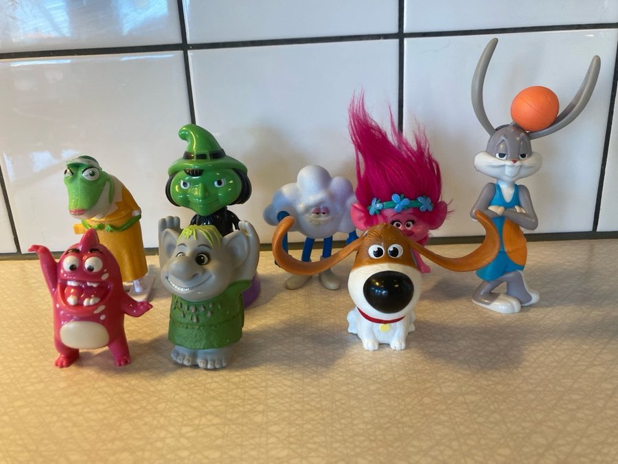 8st leksaksfigurer/ samlarobjekt - Happy Meal, Trolls, Space Jam, Kinder