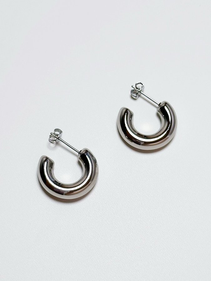 Hoops i stål med chunky design