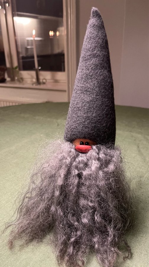 Tomte i grått tyg