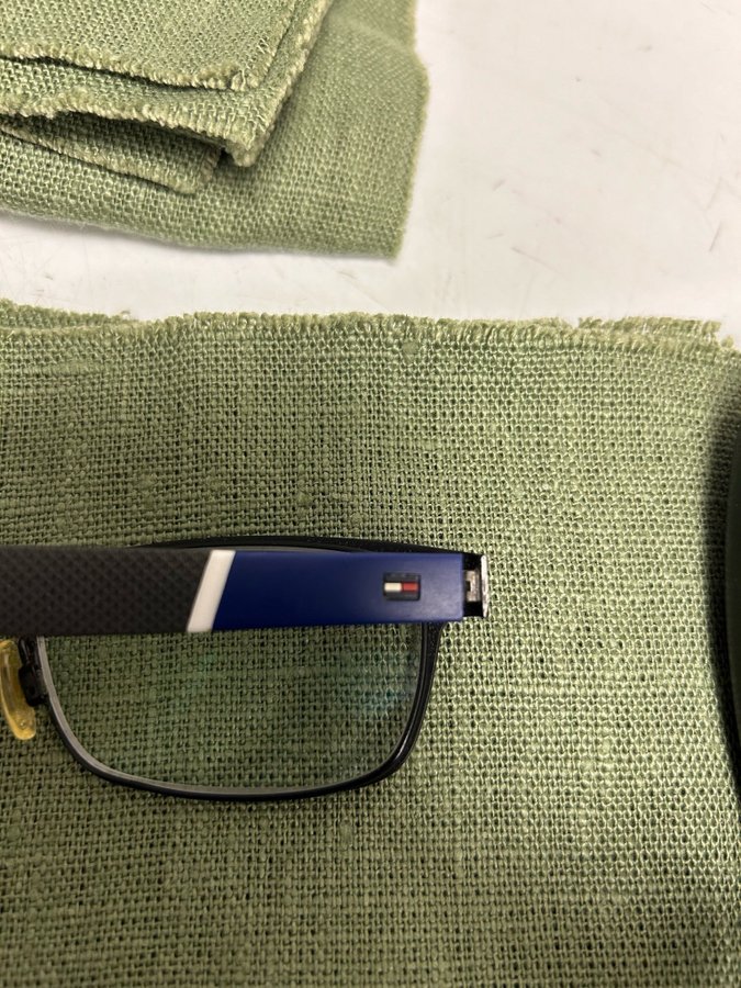 Tommy Hilfiger glasögon