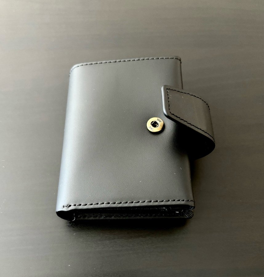 Sleek Black Wallet – Brand New  Stylish!