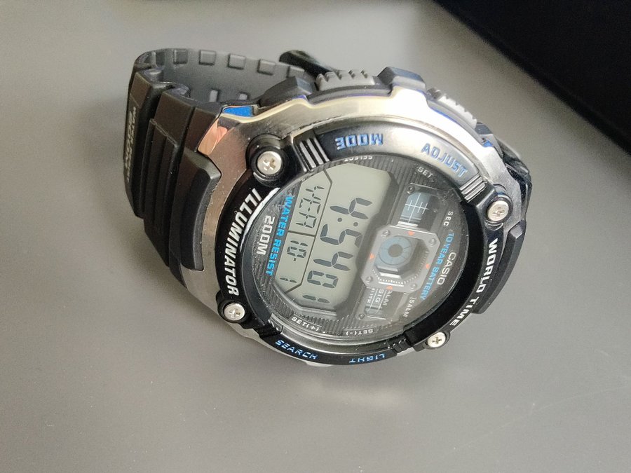 Casio AE-2000W Armbandsur