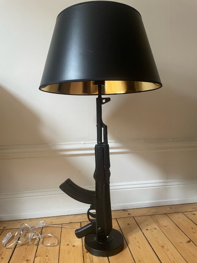 Bordslampa , Golvlampa design Ak-47 ej flos