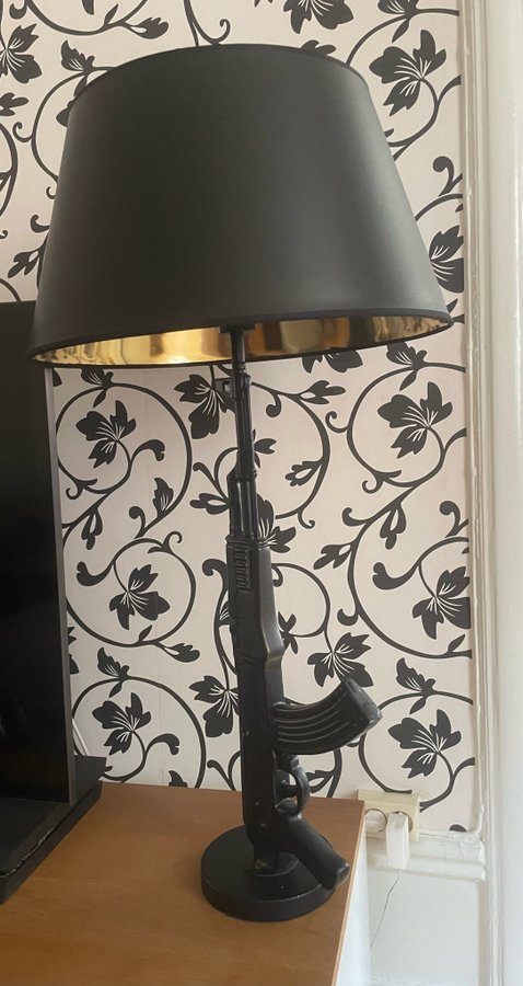 Bordslampa , Golvlampa design Ak-47 ej flos