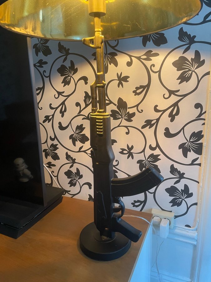 Bordslampa , Golvlampa design Ak-47 ej flos