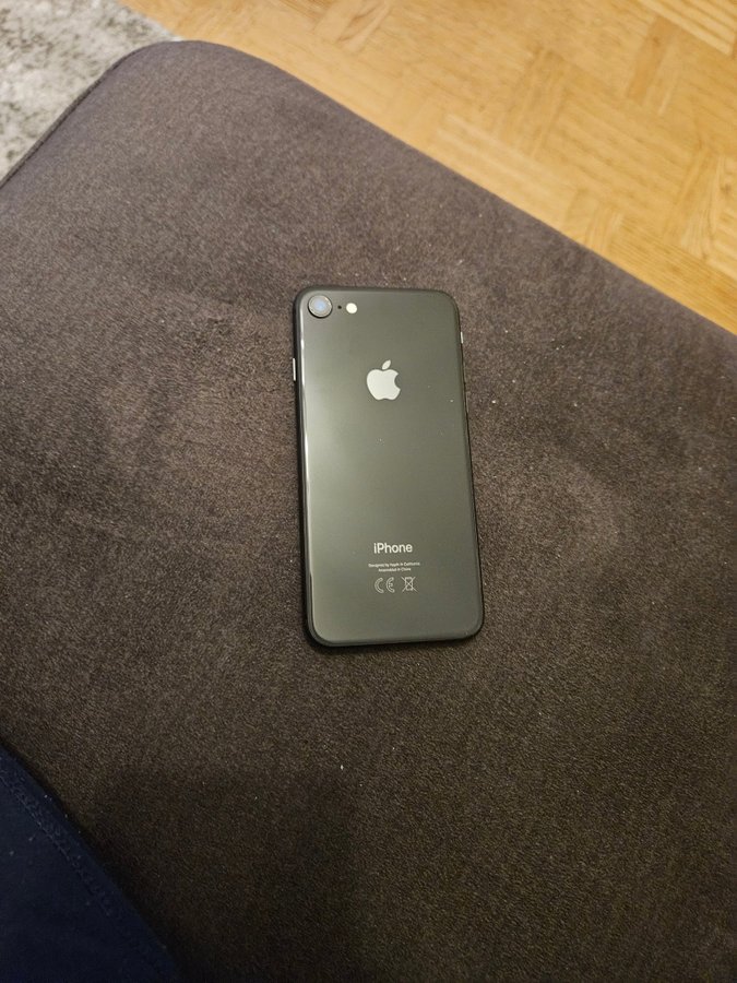 iPhone 8 64gb olåst