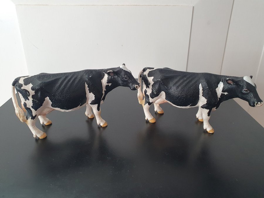 2st Schleich Kor och en Kalv med Höbal och Back