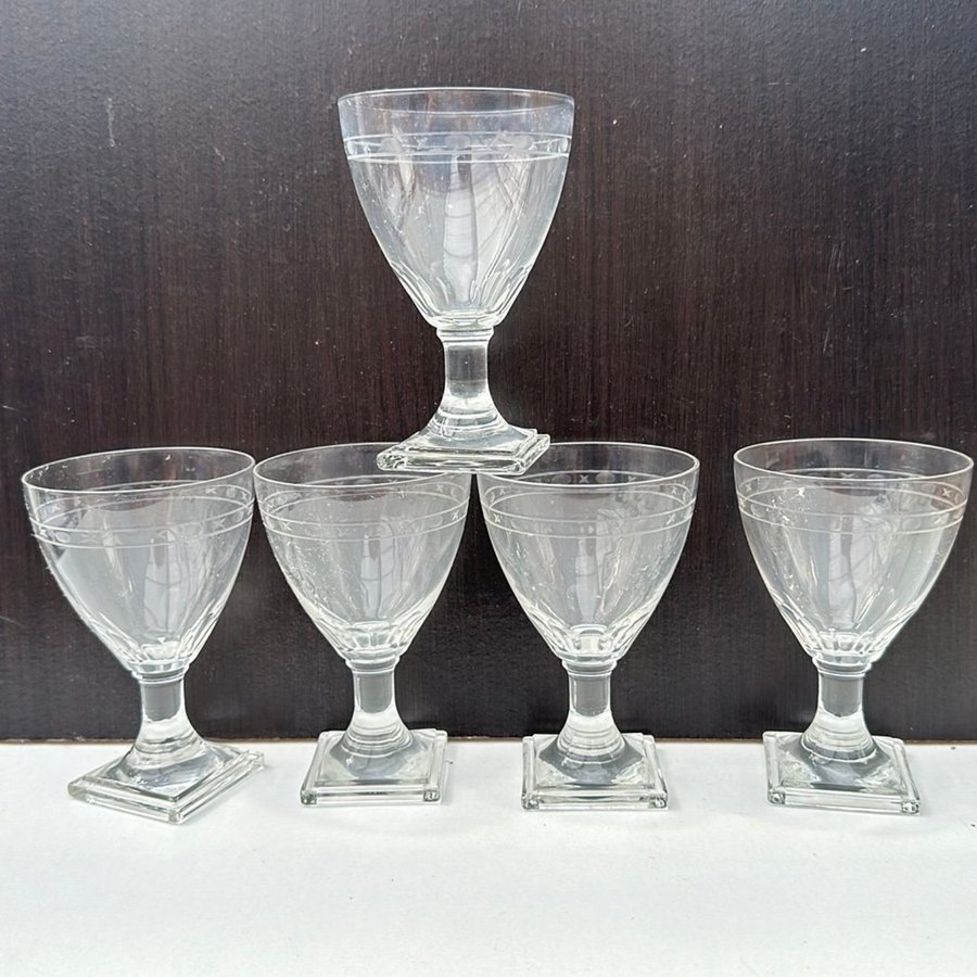 13 ST EDA GLAS GRAVERAD DEKOR KVADRATISK FOT 1800TAL:H 10:5CM:D 7CM