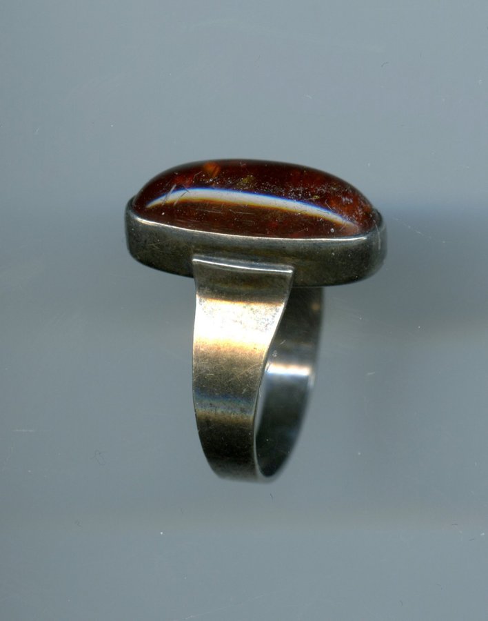 Silver ring med BÄRNSTEN, stämplad 925