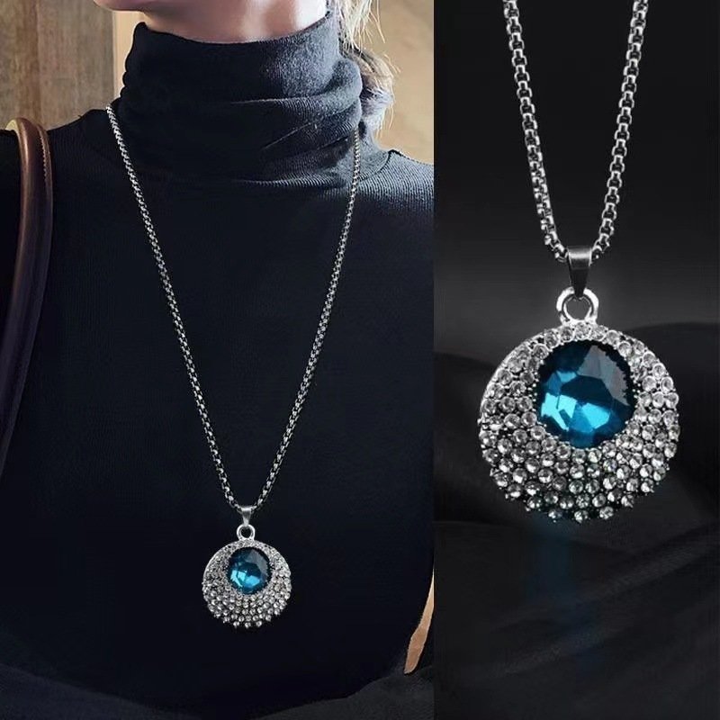 Halsband silver färgat Elegant och sofistikerat '' Peecock Eye Blue ''