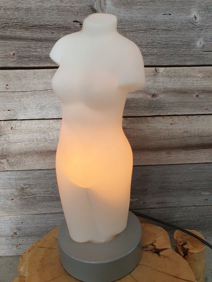 Unik lampa i form av en kvinnokropp Venus torso