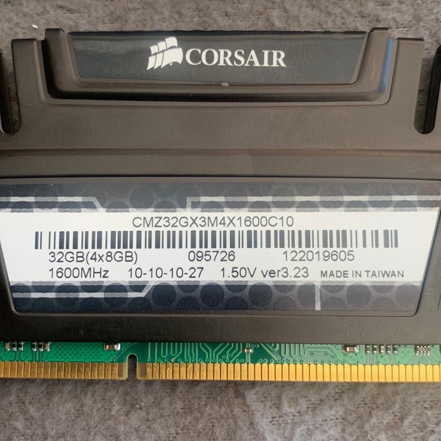 2 st Corsair Vengeance 32GB (4x8GB) 1600MHz DDR3