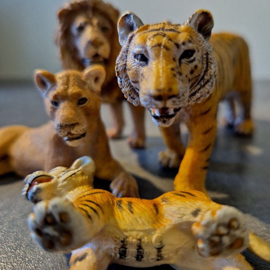 Schleich Lejon  Tiger Djurfigurer