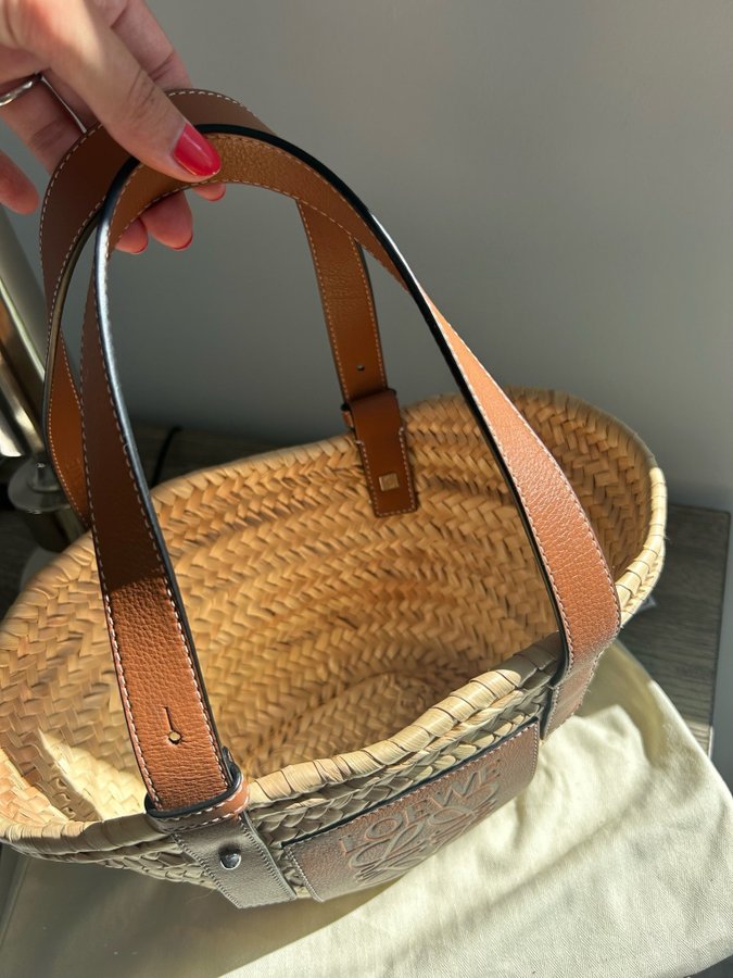 LOEWE strawbag