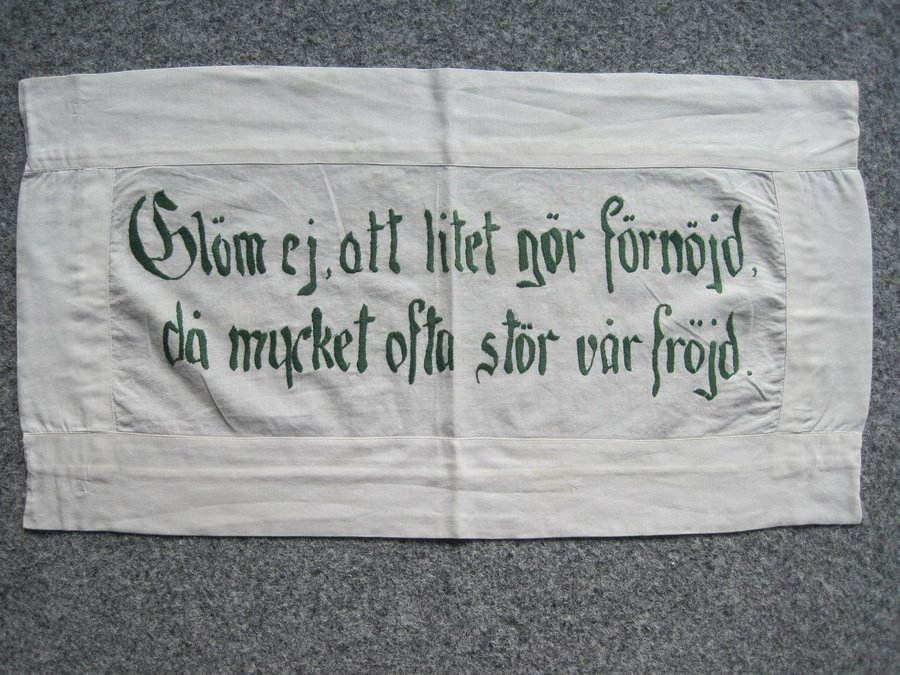 Vintage Broderad Väggbonad Med Text