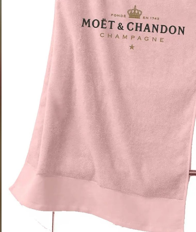 Ny Moet  Chandon handduk storlek 35X75 cm perfekt present!