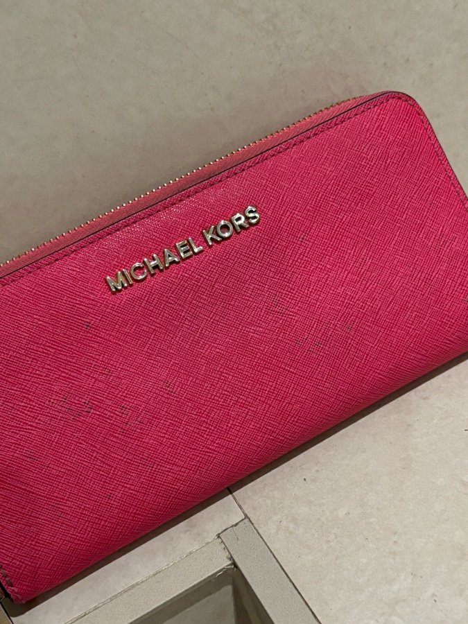 Rosa plånbok från Michael Kors