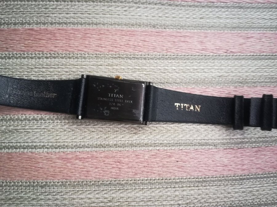 Titan quartz klocka i fint design, vintage