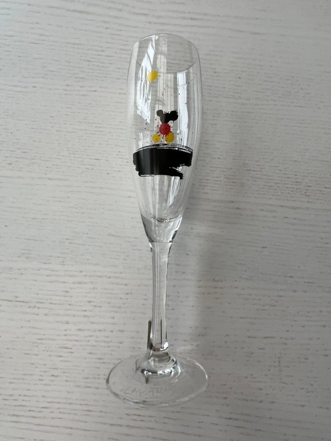 1 CHAMPAGNEGLAS med Mickey Mouse motiv av Lasse Åberg