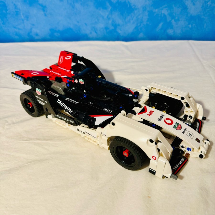 Lego Technic nr: 42137. Formula E Porsche 99X electrik. Nästan komplett.