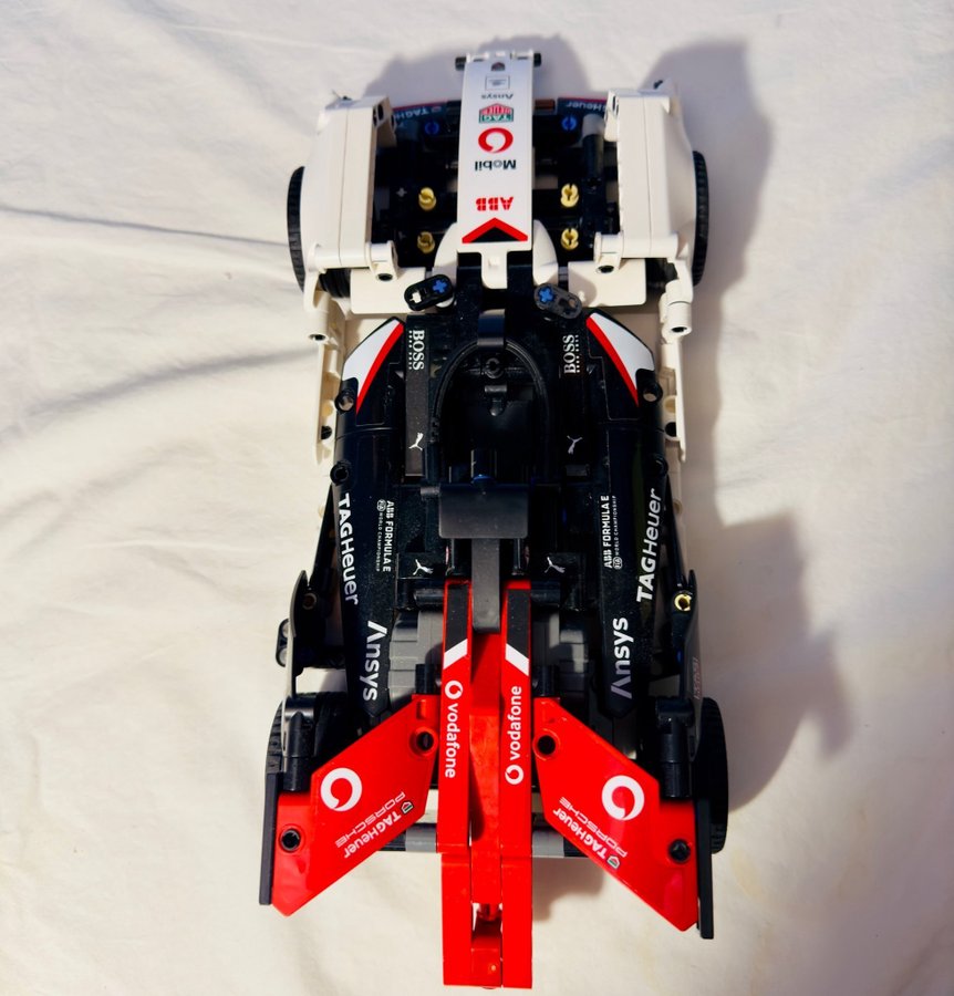 Lego Technic nr: 42137. Formula E Porsche 99X electrik. Nästan komplett.