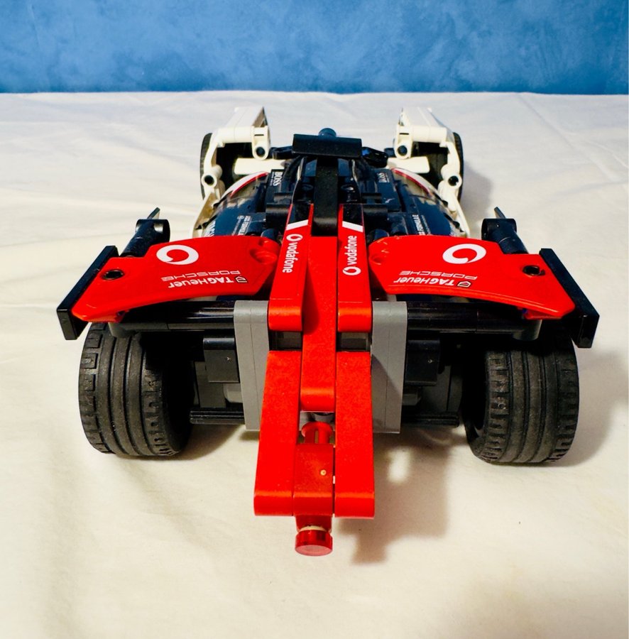 Lego Technic nr: 42137. Formula E Porsche 99X electrik. Nästan komplett.