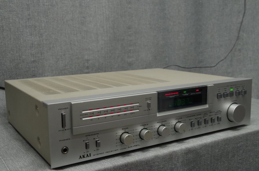 AKAI AA-R21L AM/FM STEREO RECEIVER FÖRSTÄRKARE RADIO AMPLIFIER TUNER [1980]