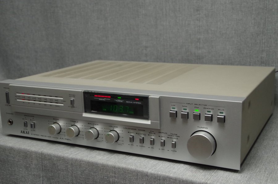 AKAI AA-R21L AM/FM STEREO RECEIVER FÖRSTÄRKARE RADIO AMPLIFIER TUNER [1980]