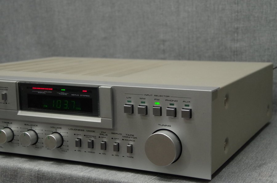 AKAI AA-R21L AM/FM STEREO RECEIVER FÖRSTÄRKARE RADIO AMPLIFIER TUNER [1980]