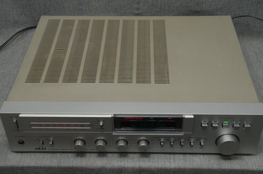 AKAI AA-R21L AM/FM STEREO RECEIVER FÖRSTÄRKARE RADIO AMPLIFIER TUNER [1980]