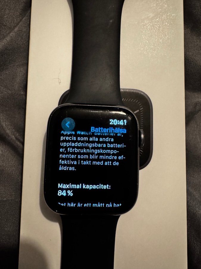 Apple Watch Series 5 44mm + Cellular