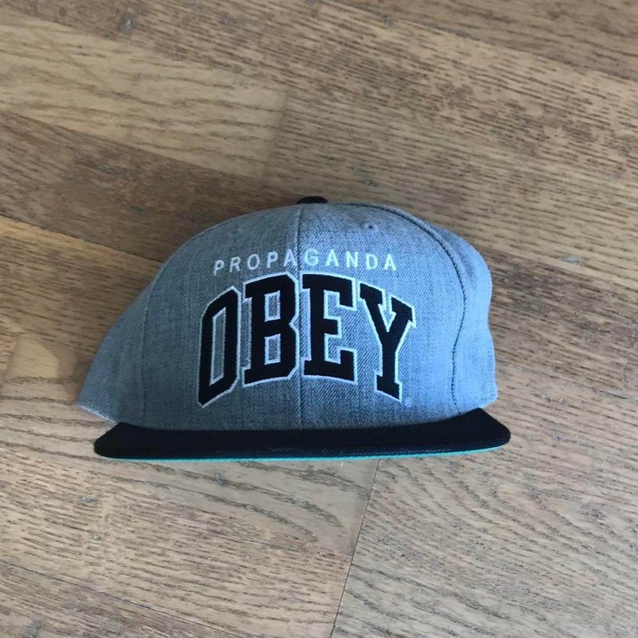 Obey grå keps storlek One size fits all